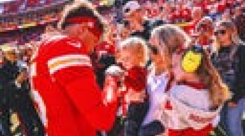 Patrick, Brittany Mahomes welcome daughter Golden Raye, as promised, during Chiefs’ bye