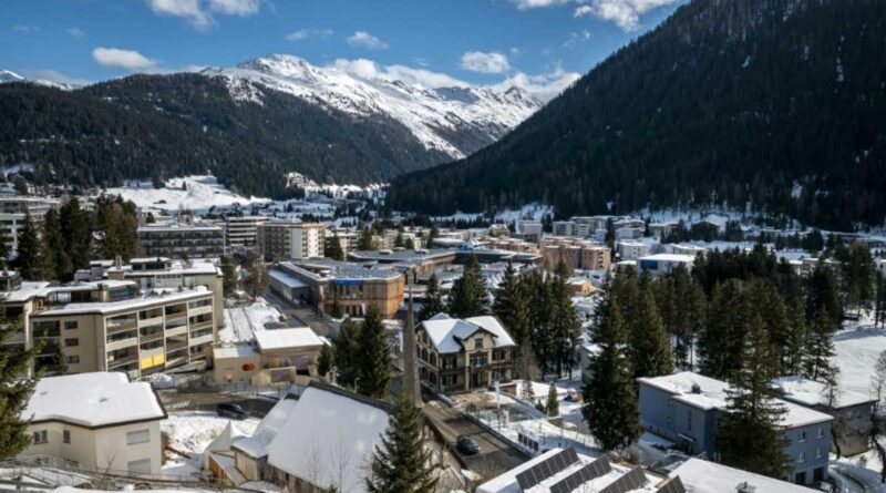 New ‘oligarchy’ under fire as elites descend on Davos