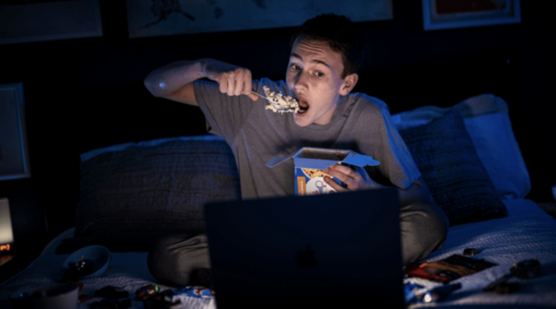 Latest Research in Sleep: Teens Having Late Sleep Pattern Eat More & Delay Their Tasks