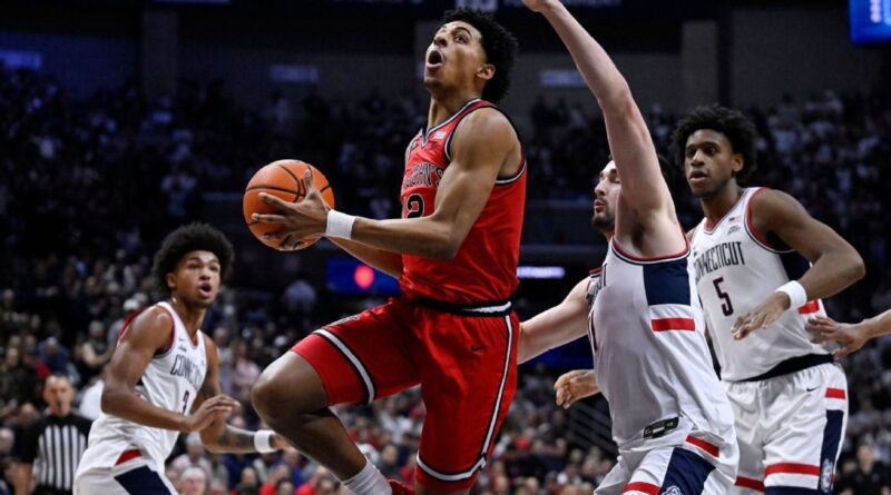 St. John’s rallies past UConn to win 10th straight