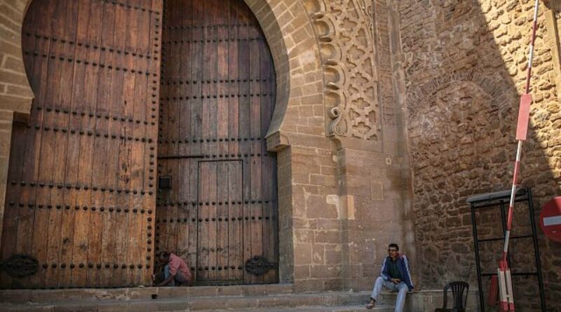 Earthenware houses built to beat climate change in Morocco