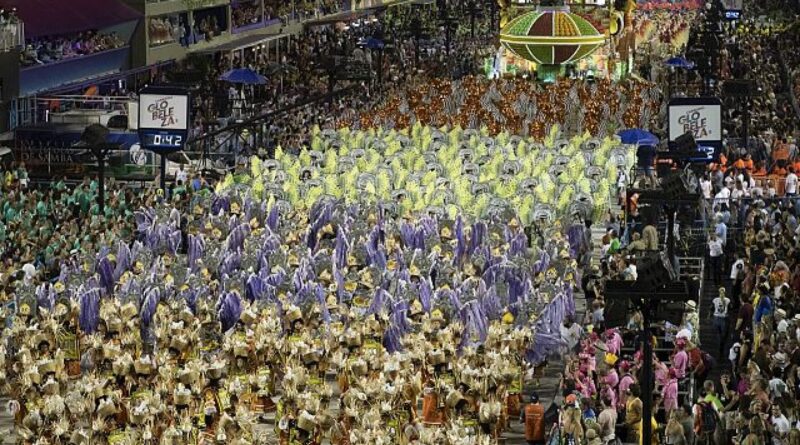 Dancers gear up for Rio Carnival