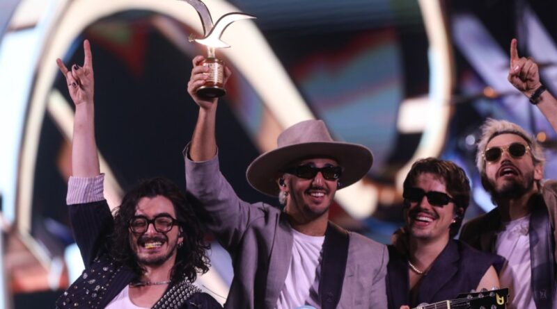 Morat Shines in Viña del Mar Debut, Wins Gold & Silver Gaviotas