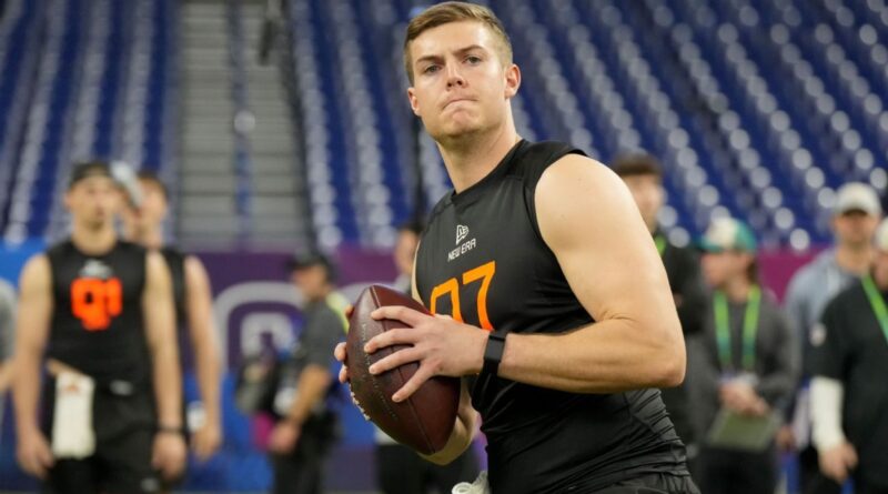 Steelers, waiting on Rodgers, draft QB Howard
