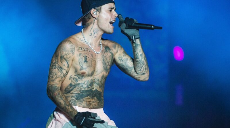 Justin Bieber Joins SZA for Surprise Performance of ‘Snooze’ at L.A. Concert