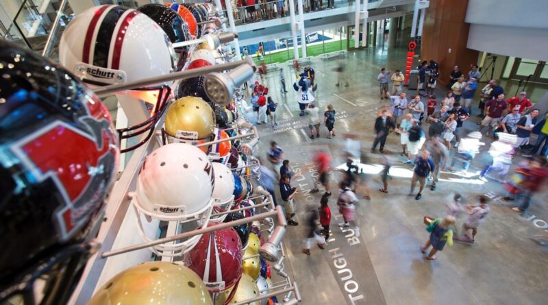 College HOF rules change, making Leach eligible