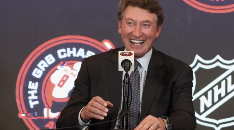 Wayne Gretzky Gets Introduced to ‘Pink Pony Club’ & Wants Chappell Roan’s Hit as His Ringtone