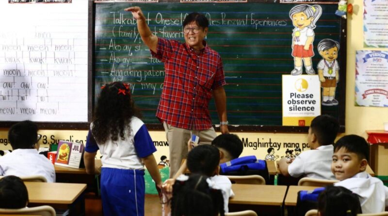 Marcos visits Manila school on first day of classes
