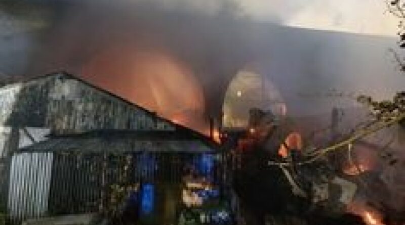 London fire LIVE: Massive blaze causes chaos as 100 firefighters rush to scene