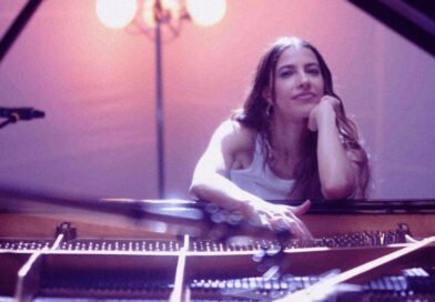 Debi Nova Addresses ‘Very Traumatic Moment’ on New Album, ‘Todo Puede Convertirse en Canción’