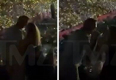 Astronomer CEO Andy Byron Kissing Kristin Cabot at Coldplay Concert, on Video