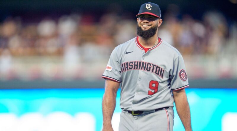 Angels pick up relievers Garcia, Chafin from Nats