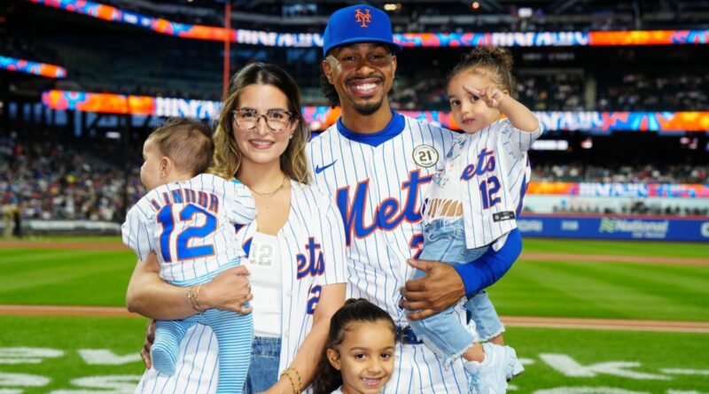 Francisco Lindor homers shortly after wife, Katia, performs national anthem on violin