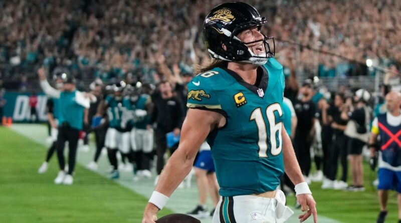 Lawrence, Mahomes have big rushing performances