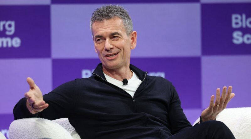 Warner Music Close to Netflix Deal That Would Create Movies Around the Label’s Superstars: Report