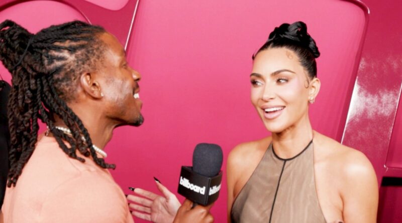 Kim Kardashian Does Her Best King Kylie Impression & Shares What Artist Best Describes ‘All’s Fair’ | All’s Fair Red Carpet