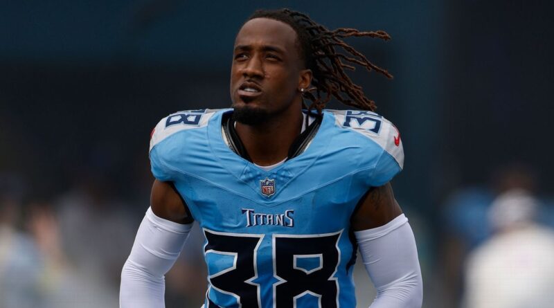 Quad injury sends Titans starting CB Sneed to IR