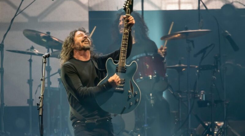 Foo Fighters Deliver Unforgettable Set, 4 Non Blondes Thrill With ‘What’s Up’ on Day 1 of Corona Capital