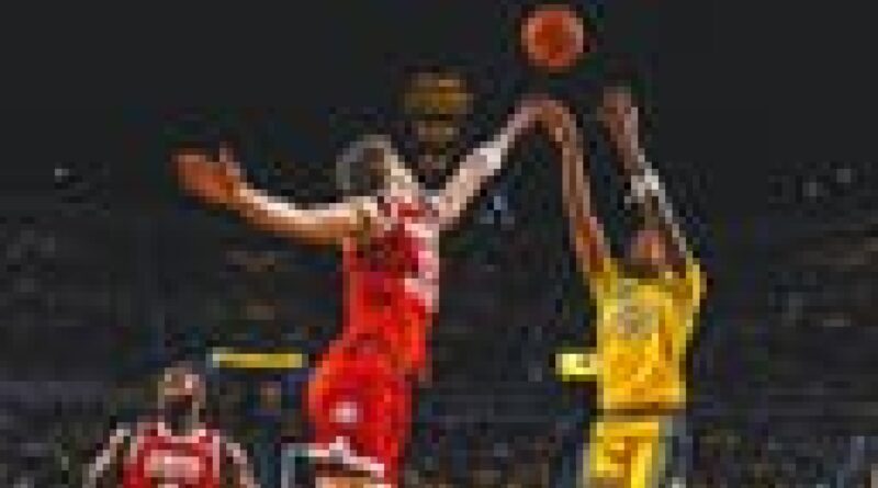 Yaxel Lendeborg Leads No. 3 Michigan Past Ohio State, 74-62