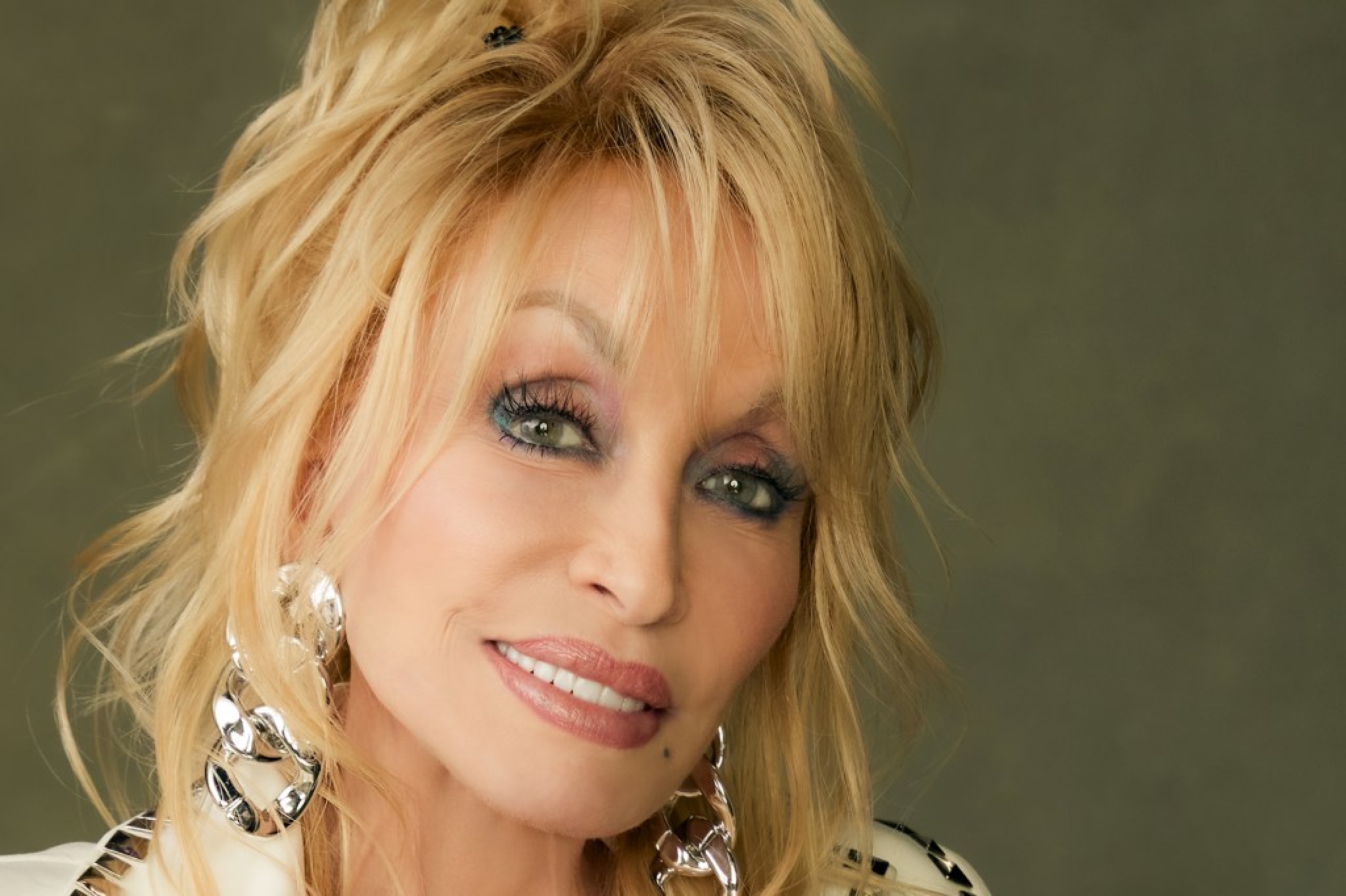 Dolly Parton Jokes About Outliving Plastic Surgeons as She Turns 80: ‘Happy Birthday to Me!’ Dolly Parton Jokes About Outliving Plastic Surgeons as She Turns 80: ‘Happy Birthday to Me!’